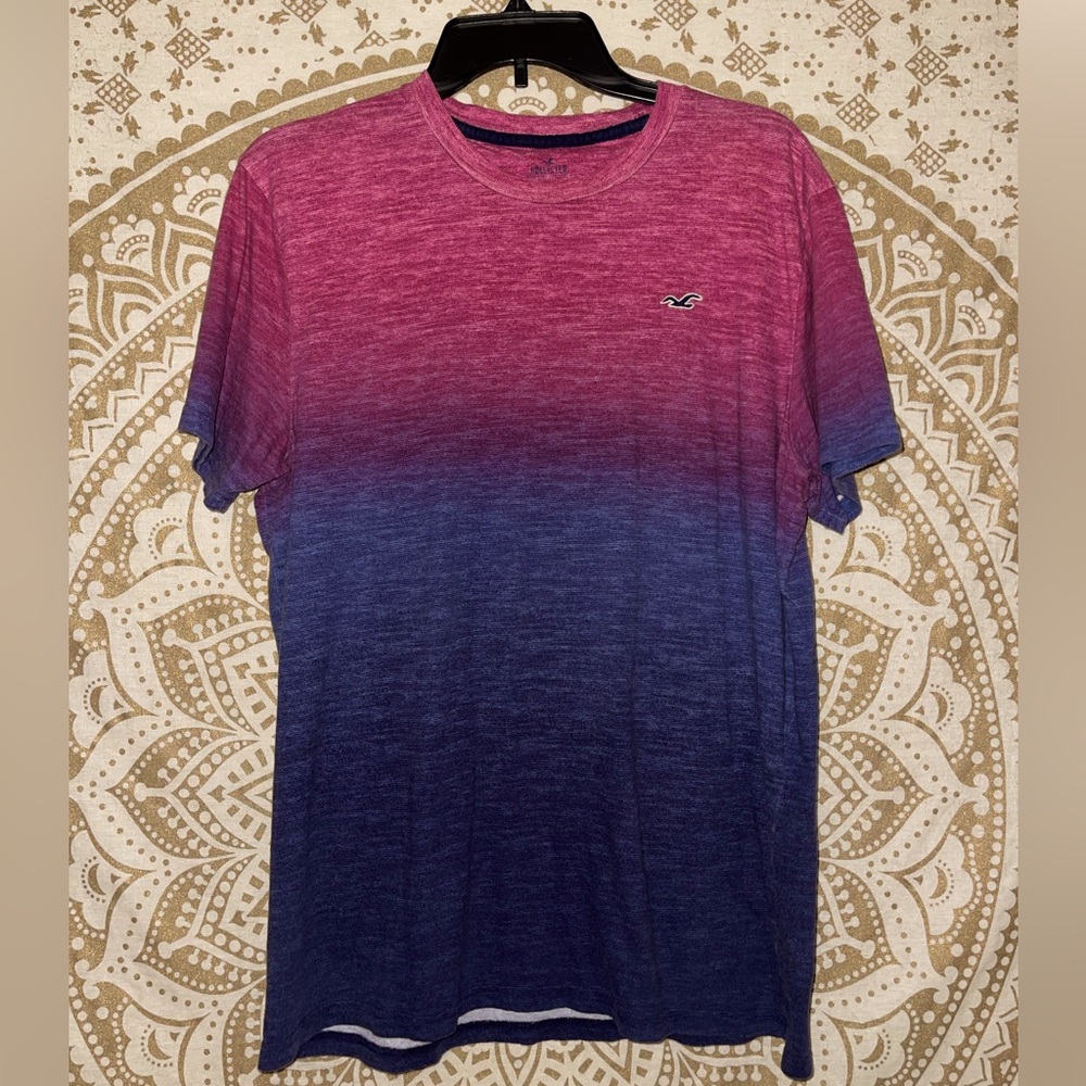 MENS “HOLLISTER” SHORT SLEEVE CREW NECK MULTI-COLORED SHIRT, SIZE LARGE
